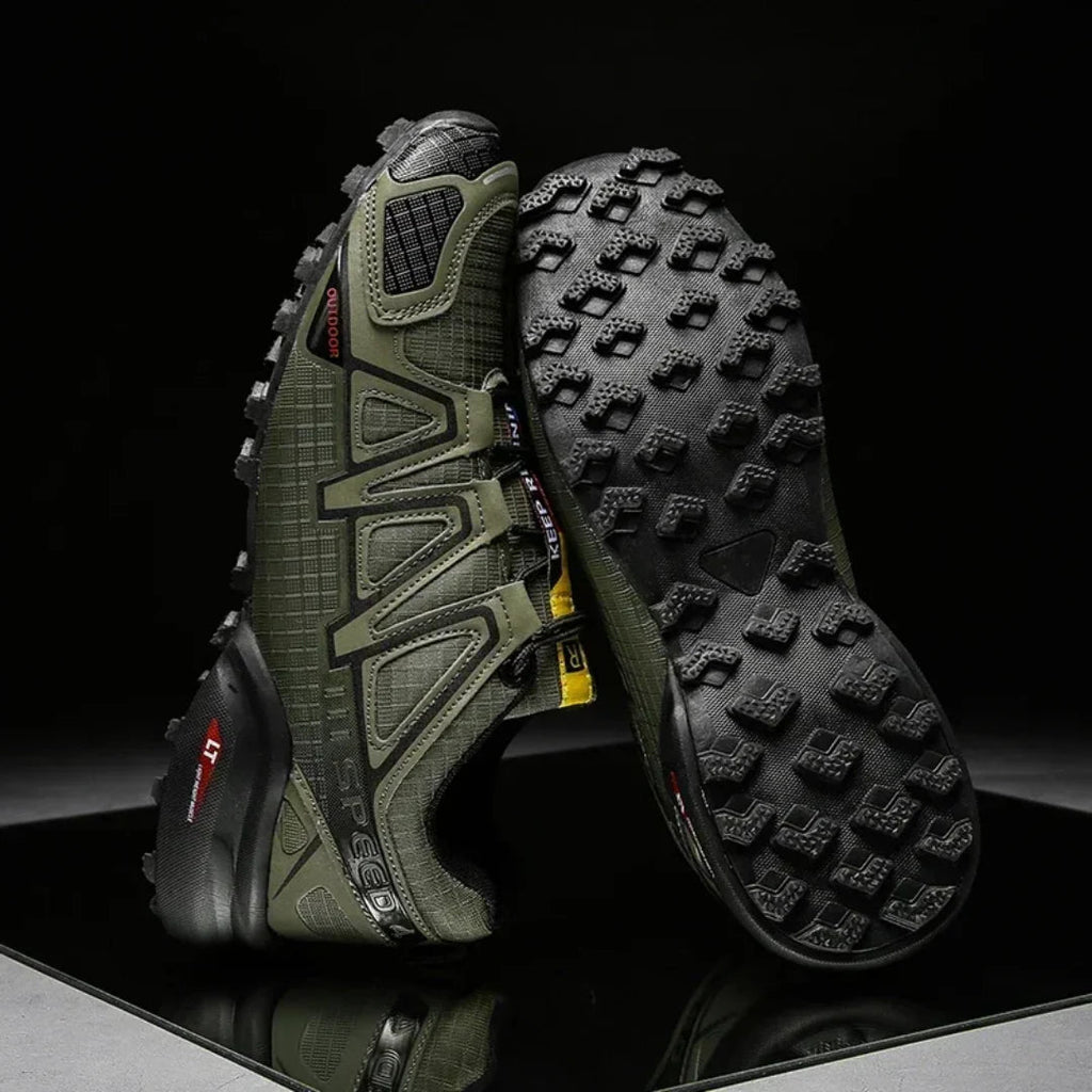 SpeedCross IV trainers heel counter demonstrating anti-puncture ergonomic design.