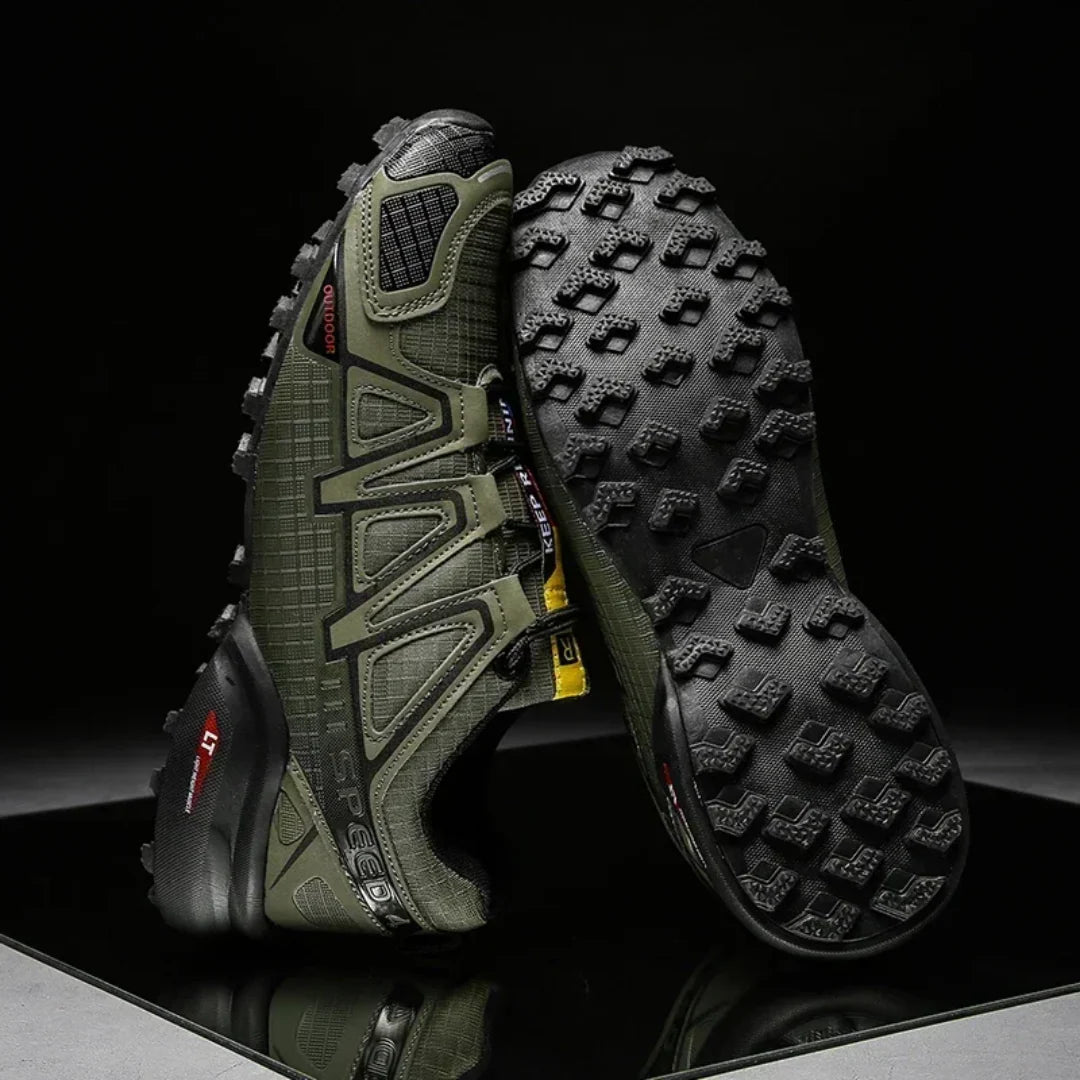 SpeedCross IV trainers heel counter demonstrating anti-puncture ergonomic design.