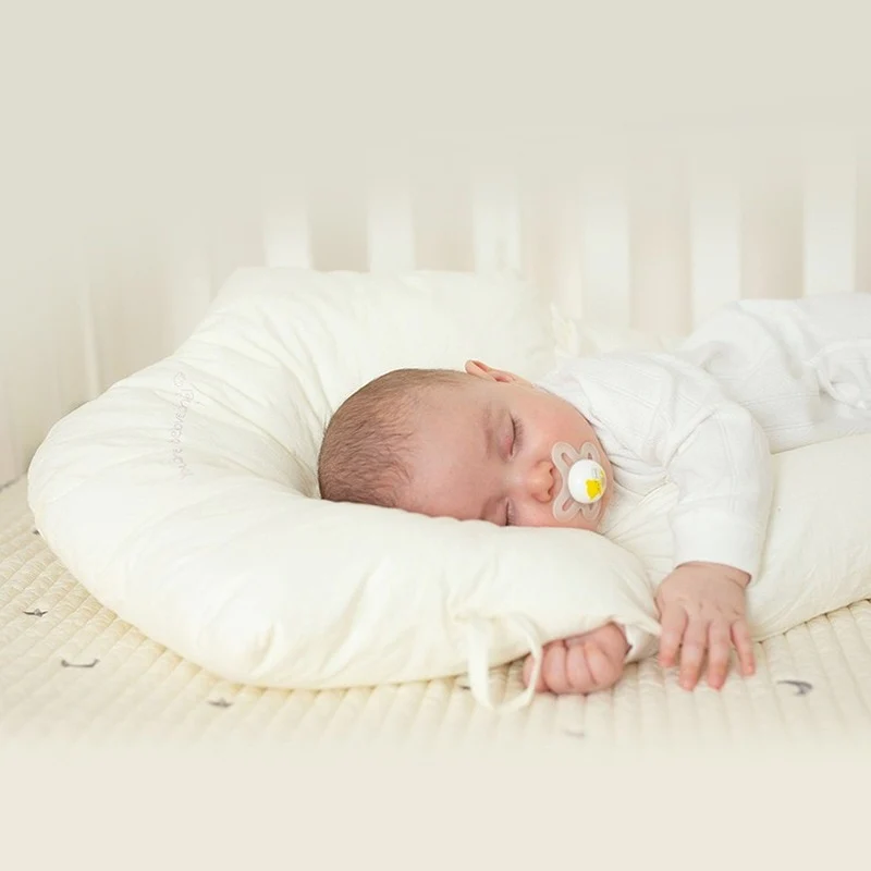 Detailed view of the Modish-Vogue Baby Sleep Cushion dimensions and antibacterial memory foam filling.