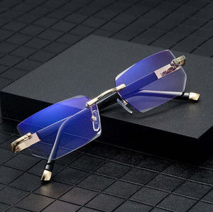 Close-up of intelligent zoom technology and HD resin lenses in smart anti-glare glasses